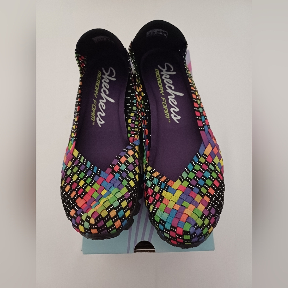 Skechers NIB Women's Stretch Weave Slip On Shoes Memory Foam Size US 7 Multicolo